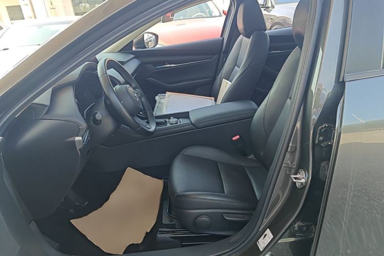 Used Mazda 3 Axela 2020 1.5L Automatic Luxury Version Left Front Seat