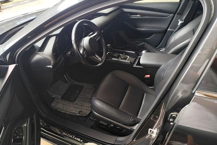 Used Mazda 3 Axela 2020 2.0L Automatic Luxury Version Left Front Seat