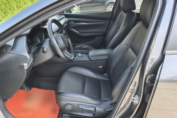 Used Mazda 3 Axela 2020 1.5L Automatic Luxury Version Left Front Seat