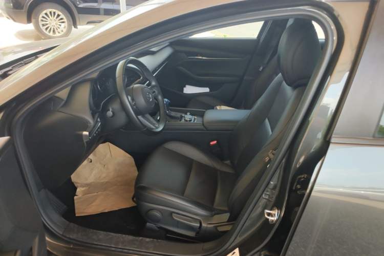 Used Mazda 3 Axela 2020 1.5L Automatic Luxury Version Left Front Seat
