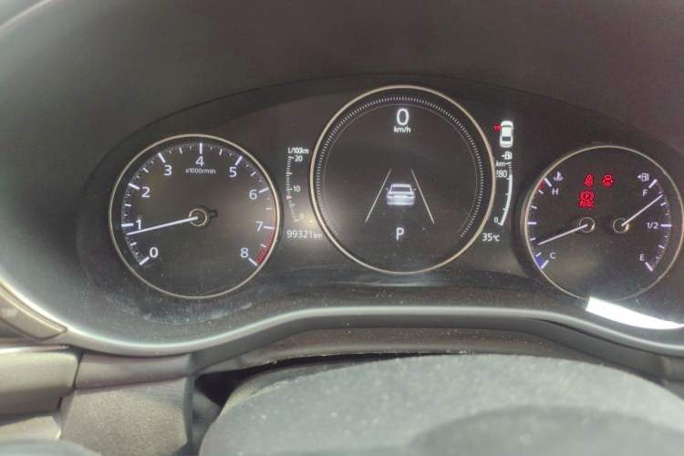 Used Mazda 3 Axela 2020 1.5L Automatic Luxury Version Odometer Close Up