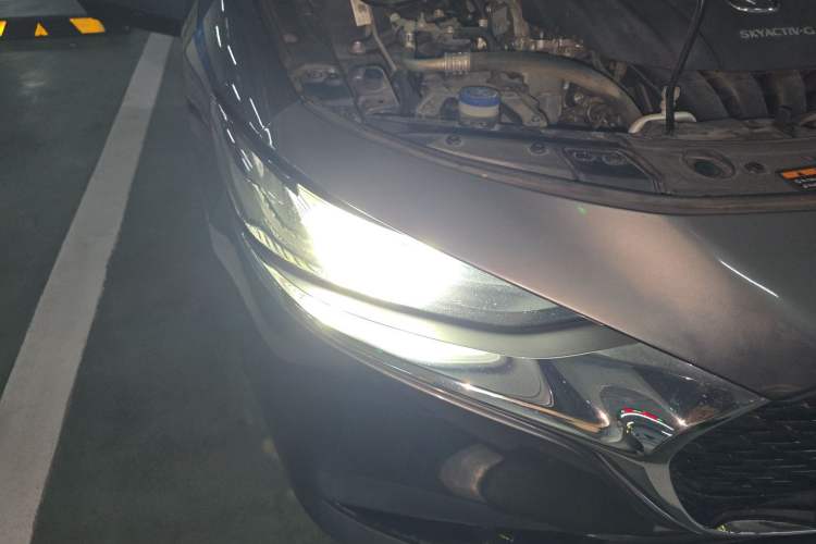 Used Mazda 3 Axela 2020 2.0L Automatic Zhiya Edition Right Front Headlight