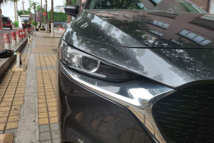 Used Mazda 3 Axela 2020 2.0L Automatic ZhiXuan Edition Right Front Headlight