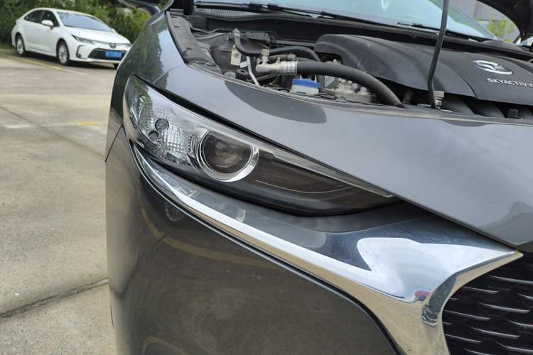 Used Mazda 3 Axela 2020 2.0L Automatic Zhiya Edition Right Front Headlight