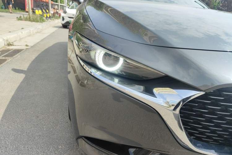 Used Mazda 3 Axela 2020 2.0L Automatic Luxury Version Right Front Headlight