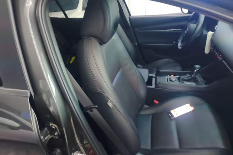 Used Mazda 3 Axela 2020 1.5L Automatic Luxury Version Right Front Seat