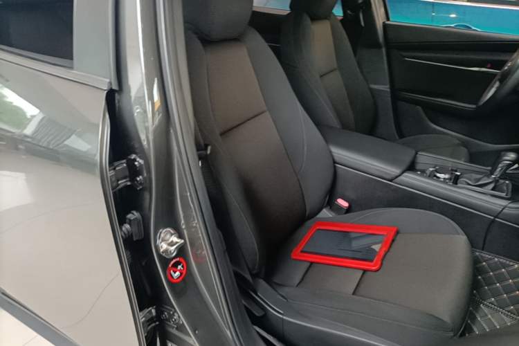 Used Mazda 3 Axela 2020 1.5L Automatic ZhiMei Edition Right Front Seat