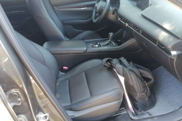Used Mazda 3 Axela 2020 1.5L Automatic Luxury Version Right Front Seat