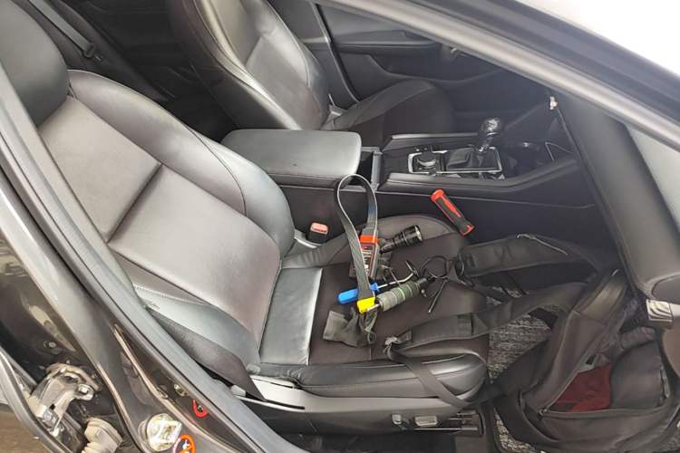 Used Mazda 3 Axela 2020 2.0L Automatic Luxury Version Right Front Seat