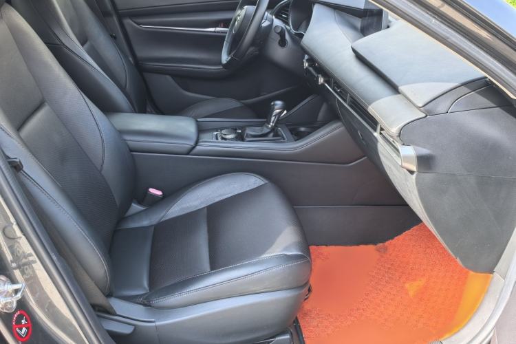 Used Mazda 3 Axela 2020 1.5L Automatic Luxury Version Right Front Seat