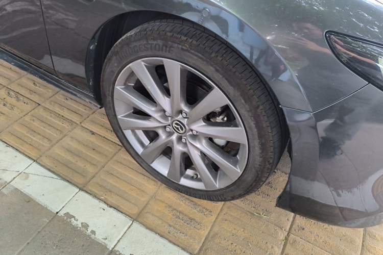 Used Mazda 3 Axela 2020 2.0L Automatic Zhiya Edition Right Front Wheel Hub