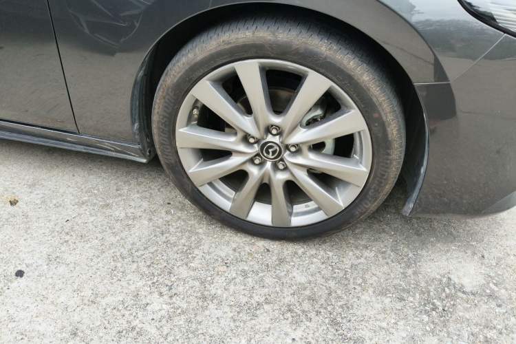 Used Mazda 3 Axela 2020 2.0L Automatic Zhiya Edition Right Front Wheel Hub