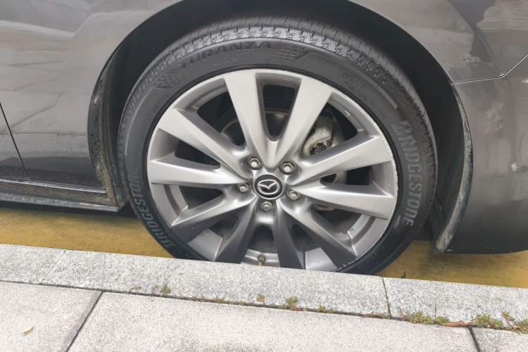 Used Mazda 3 Axela 2020 2.0L Automatic Zhiya Edition Right Front Wheel Hub