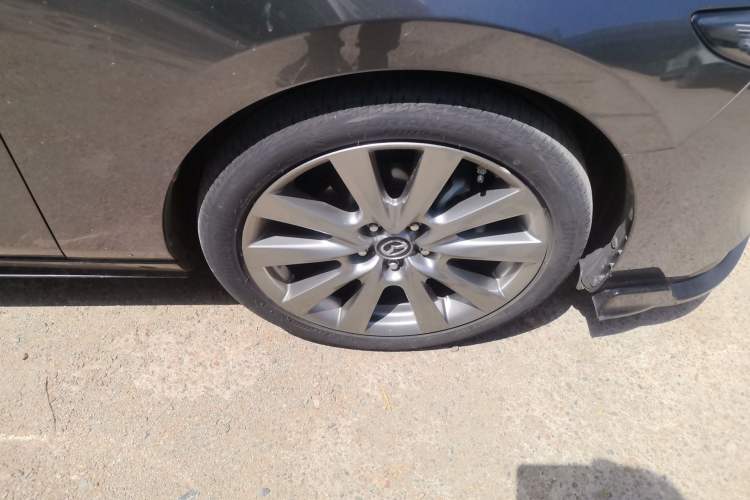 Used Mazda 3 Axela 2020 2.0L Automatic Zhiya Edition Right Front Wheel Hub