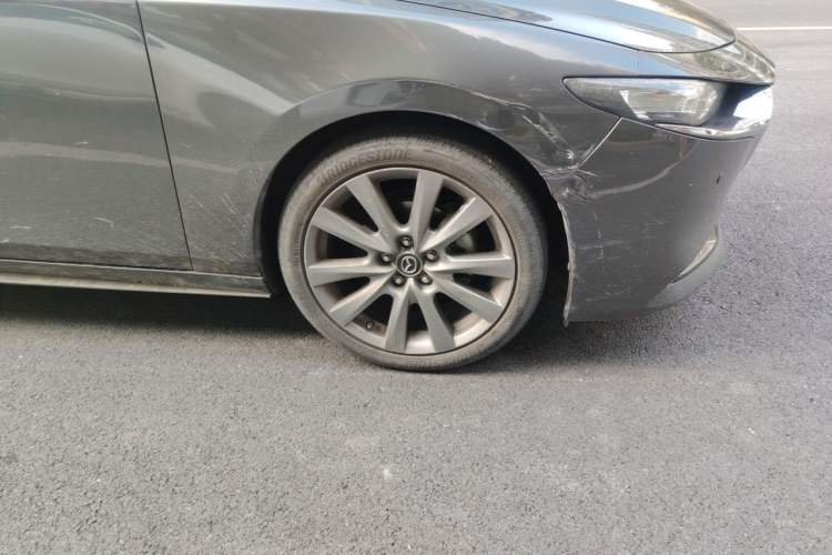 Used Mazda 3 Axela 2020 2.0L Automatic Zhiya Edition Right Front Wheel Hub
