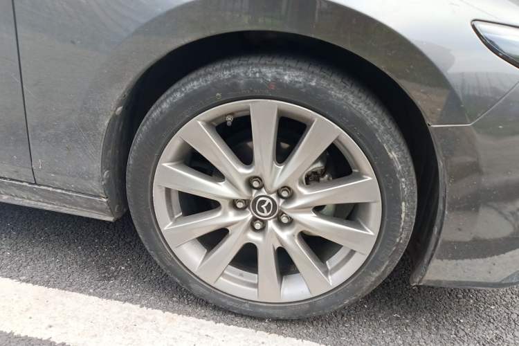 Used Mazda 3 Axela 2020 2.0L Automatic Zhiya Edition Right Front Wheel Hub