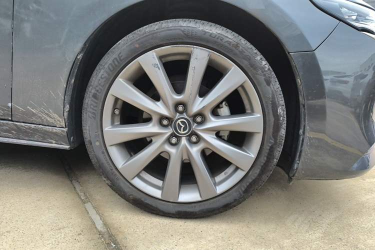 Used Mazda 3 Axela 2020 2.0L Automatic Zhiya Edition Right Front Wheel Hub