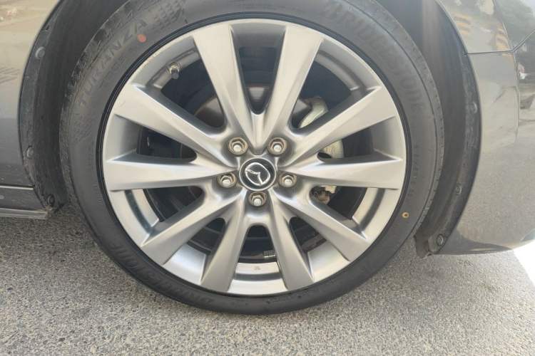 Used Mazda 3 Axela 2020 2.0L Automatic Luxury Version Right Front Wheel Hub