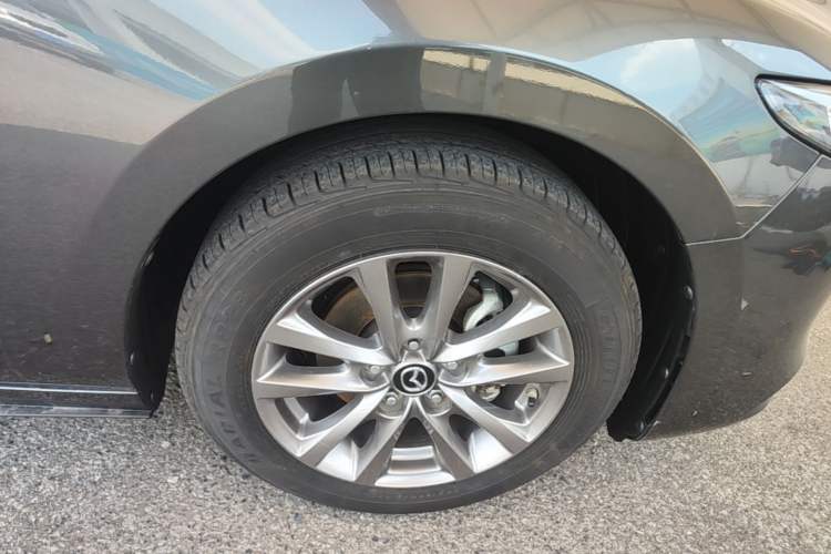 Used Mazda 3 Axela 2020 1.5L Automatic Luxury Version Right Front Wheel Hub