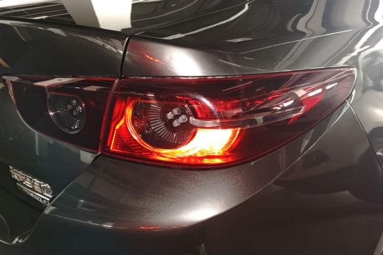 Used Mazda 3 Axela 2020 2.0L Automatic Zhiya Edition Right Rear Taillight