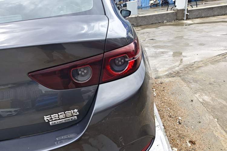 Used Mazda 3 Axela 2020 1.5L Automatic ZhiMei Edition Right Rear Taillight