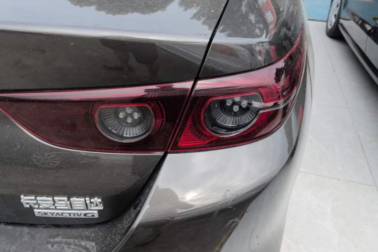 Used Mazda 3 Axela 2020 1.5L Automatic ZhiMei Edition Right Rear Taillight