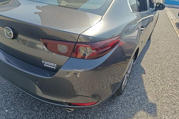 Used Mazda 3 Axela 2020 1.5L Automatic Luxury Version Right Rear Taillight
