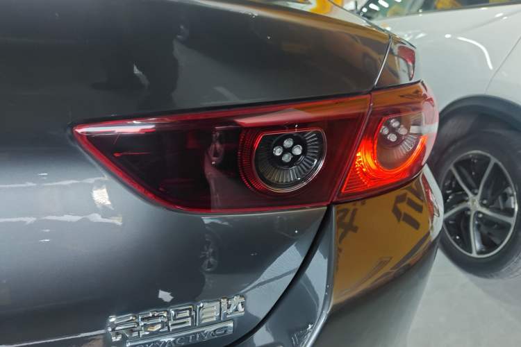 Used Mazda 3 Axela 2020 1.5L Automatic ZhiMei Edition Right Rear Taillight