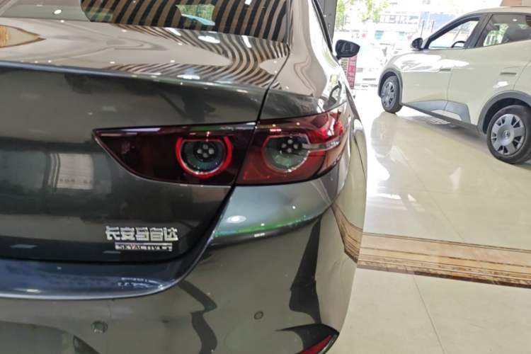 Used Mazda 3 Axela 2020 2.0L Automatic Zhiya Edition Right Rear Taillight