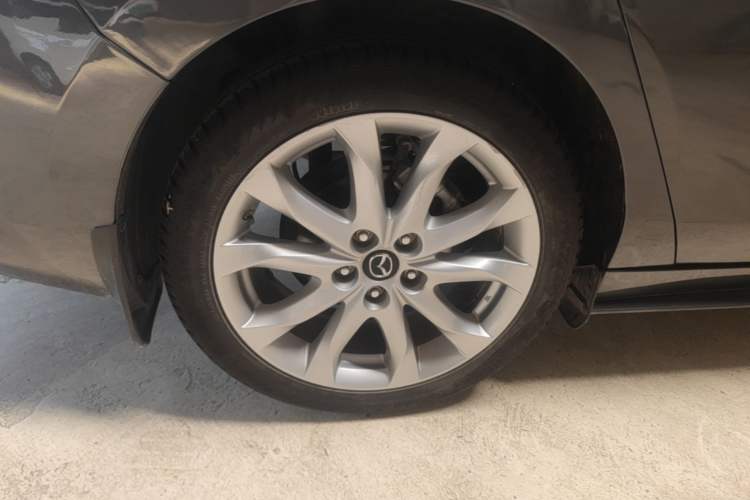 Used Mazda 3 Axela 2020 1.5L Automatic ZhiMei Edition Right Rear Wheel Hub