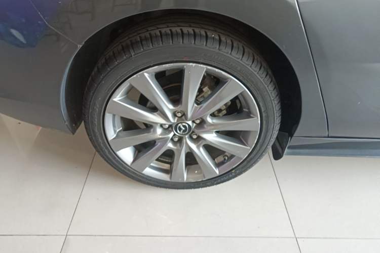 Used Mazda 3 Axela 2020 2.0L Automatic Zhiya Edition Right Rear Wheel Hub