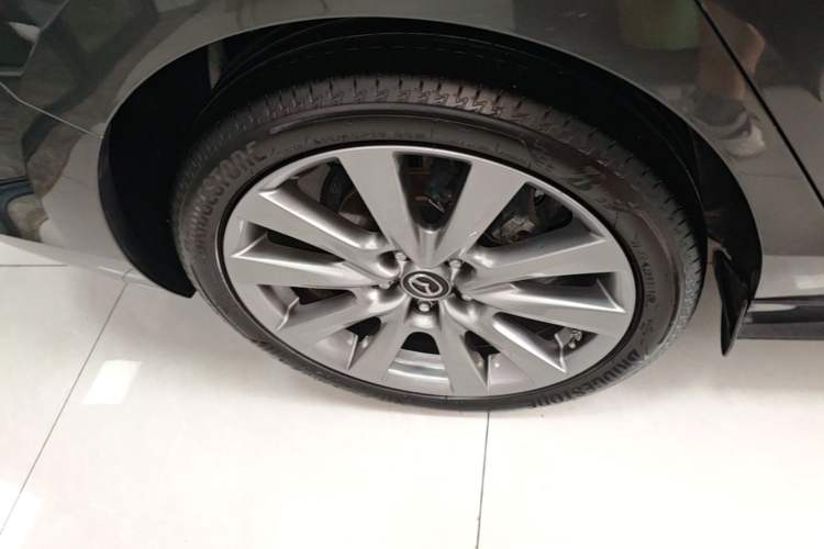 Used Mazda 3 Axela 2020 2.0L Automatic Zhiya Edition Right Rear Wheel Hub
