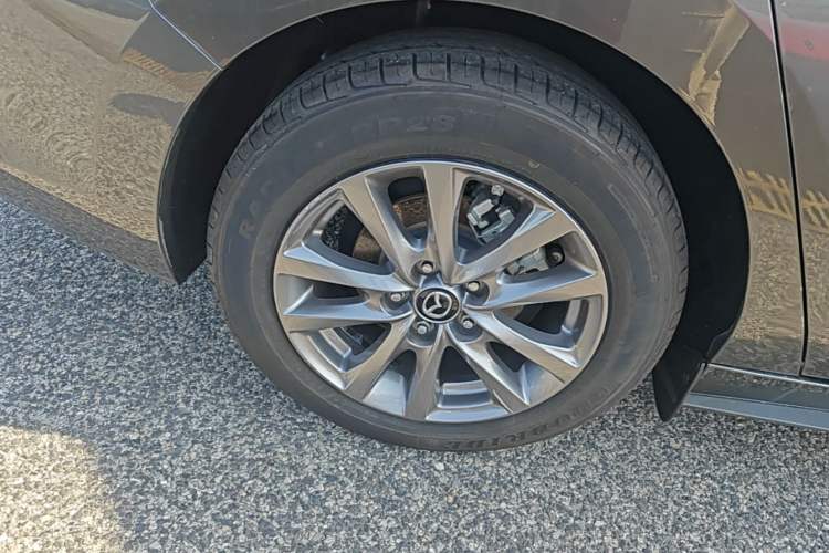 Used Mazda 3 Axela 2020 1.5L Automatic Luxury Version Right Rear Wheel Hub