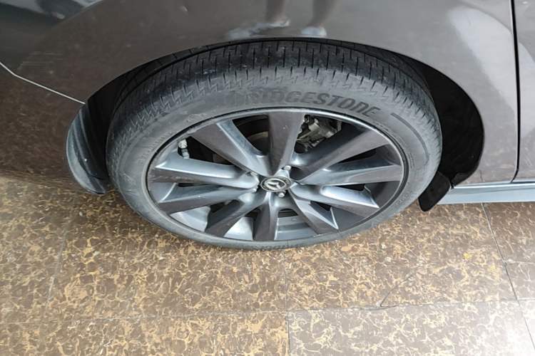 Used Mazda 3 Axela 2020 2.0L Automatic Luxury Version Right Rear Wheel Hub