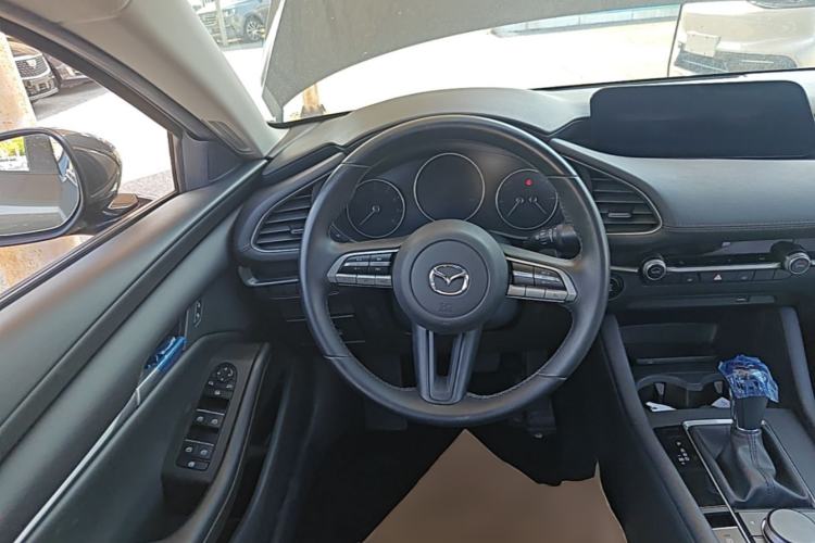 Used Mazda 3 Axela 2020 1.5L Automatic Luxury Version Steering Wheel