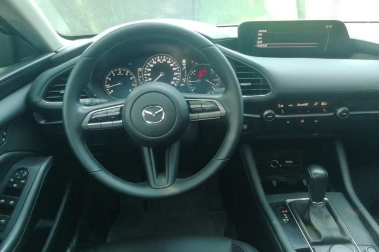 Used Mazda 3 Axela 2020 1.5L Automatic Luxury Version Steering Wheel