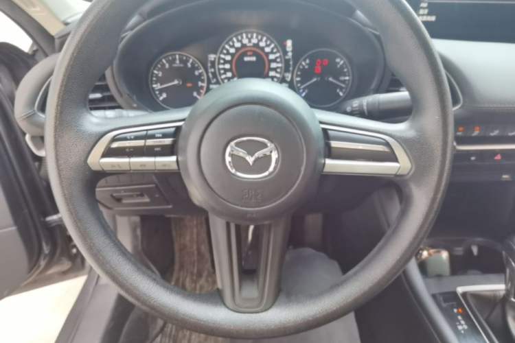 Used Mazda 3 Axela 2020 1.5L Automatic ZhiMei Edition Steering Wheel