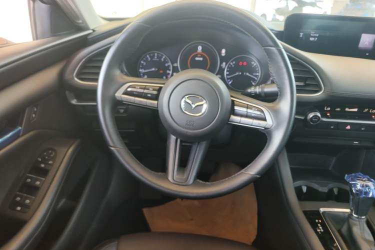 Used Mazda 3 Axela 2020 1.5L Automatic Luxury Version Steering Wheel
