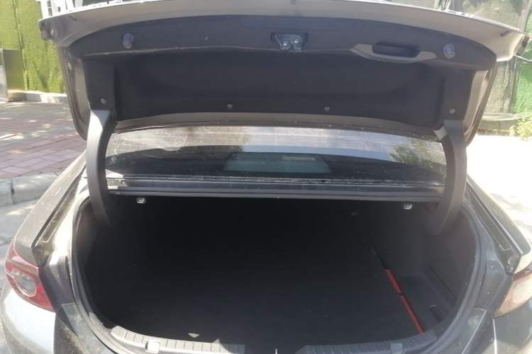 Used Mazda 3 Axela 2020 1.5L Automatic Luxury Version Trunk