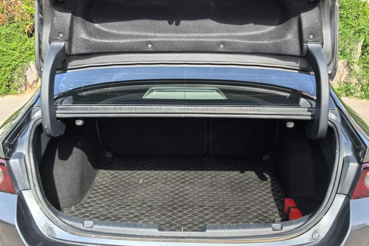 Used Mazda 3 Axela 2020 1.5L Automatic Luxury Version Trunk