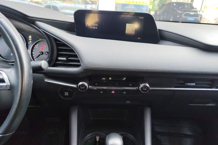 Used Mazda 3 Axela 2020 2.0L Automatic Zhiya Edition Audio And AC Panel