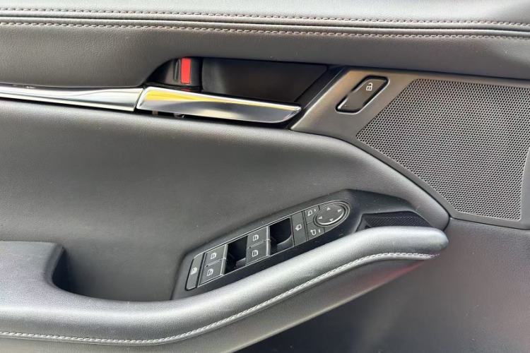 Used Mazda 3 Axela 2020 2.0L Automatic Zhiya Edition Interior 6