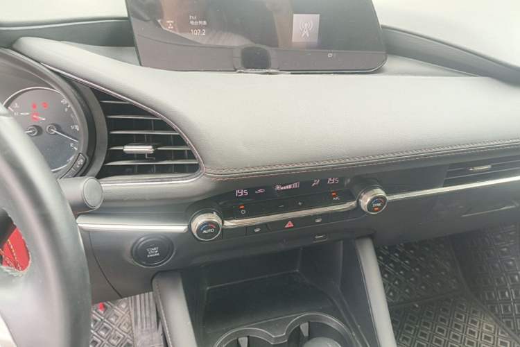 Used Mazda 3 Axela 2020 2.0L Automatic Zhiya Edition Audio And AC Panel