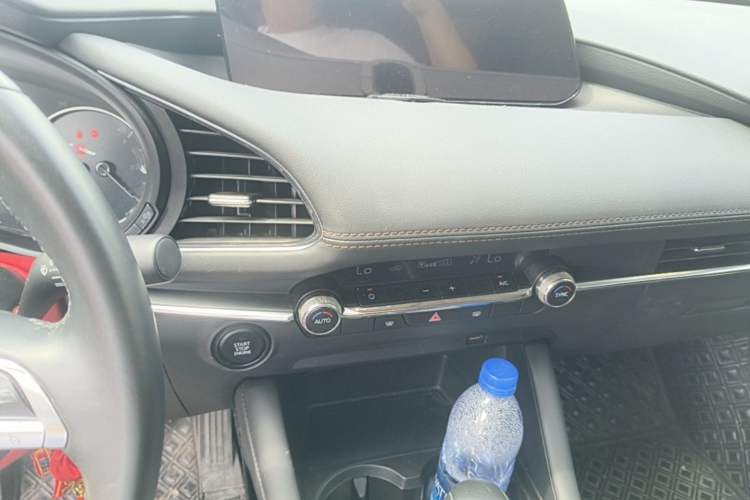 Used Mazda 3 Axela 2020 2.0L Automatic Zhiya Edition Audio And AC Panel