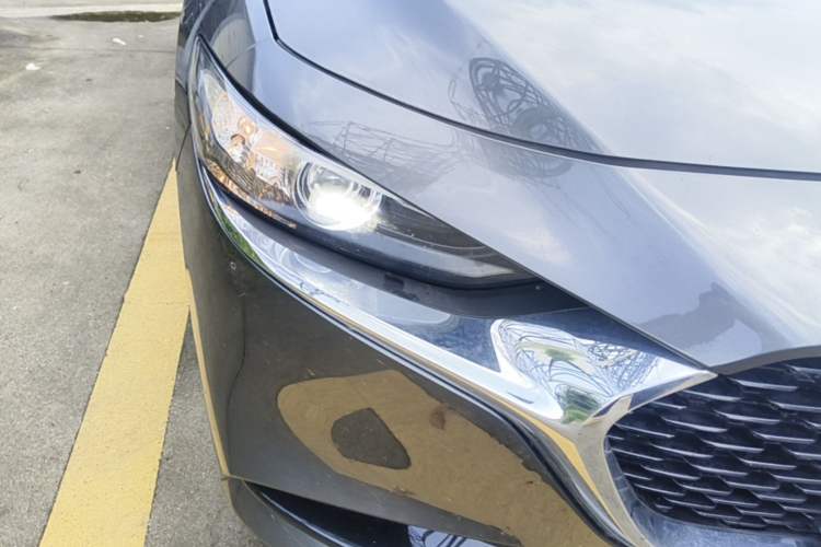 Used Mazda 3 Axela 2020 2.0L Automatic Zhiya Edition Right Front Headlight