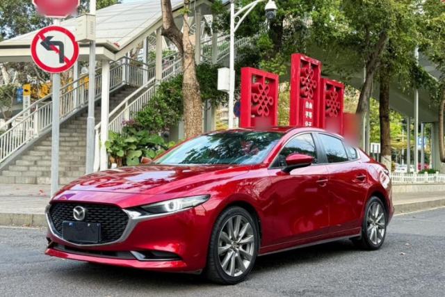 Ojetý Mazda 3 Axela 2020 2.0L Automatic Zhiya Edition