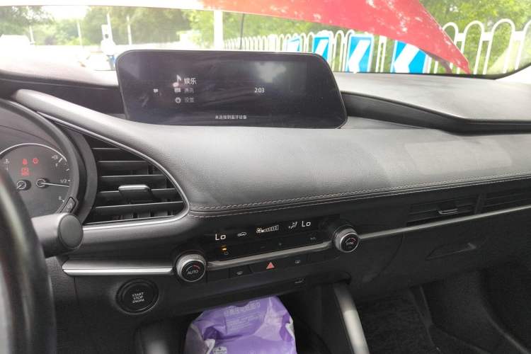 Used Mazda 3 Axela 2020 1.5L Automatic Luxury Version Audio And AC Panel