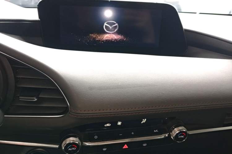 Used Mazda 3 Axela 2020 2.0L Automatic Zhiya Edition Audio And AC Panel