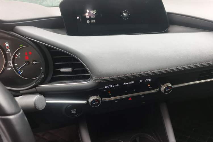 Used Mazda 3 Axela 2020 2.0L Automatic ZhiXuan Edition Audio And AC Panel