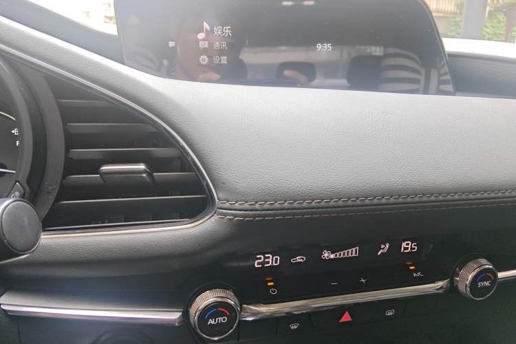 Used Mazda 3 Axela 2020 2.0L Automatic Zhiya Edition Audio And AC Panel